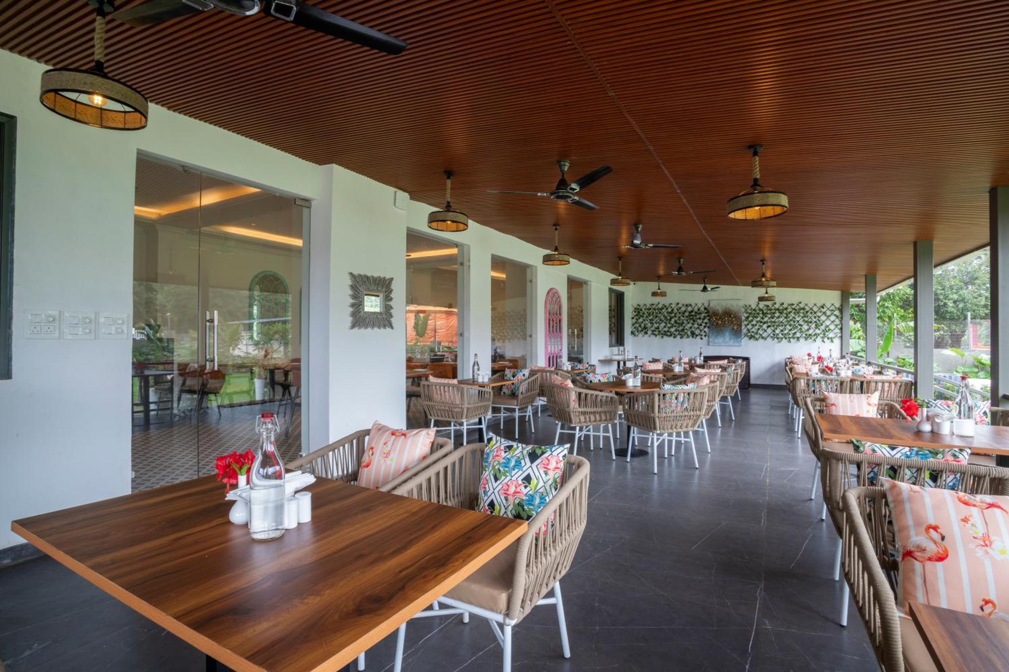 Stone Wood Hotel Amboli Amboli  Exteriör bild