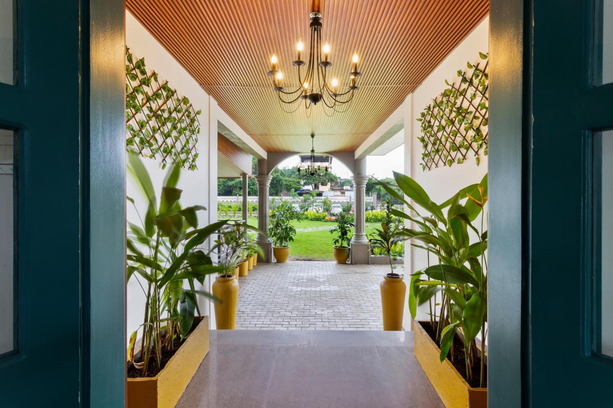 Stone Wood Hotel Amboli Amboli  Exteriör bild
