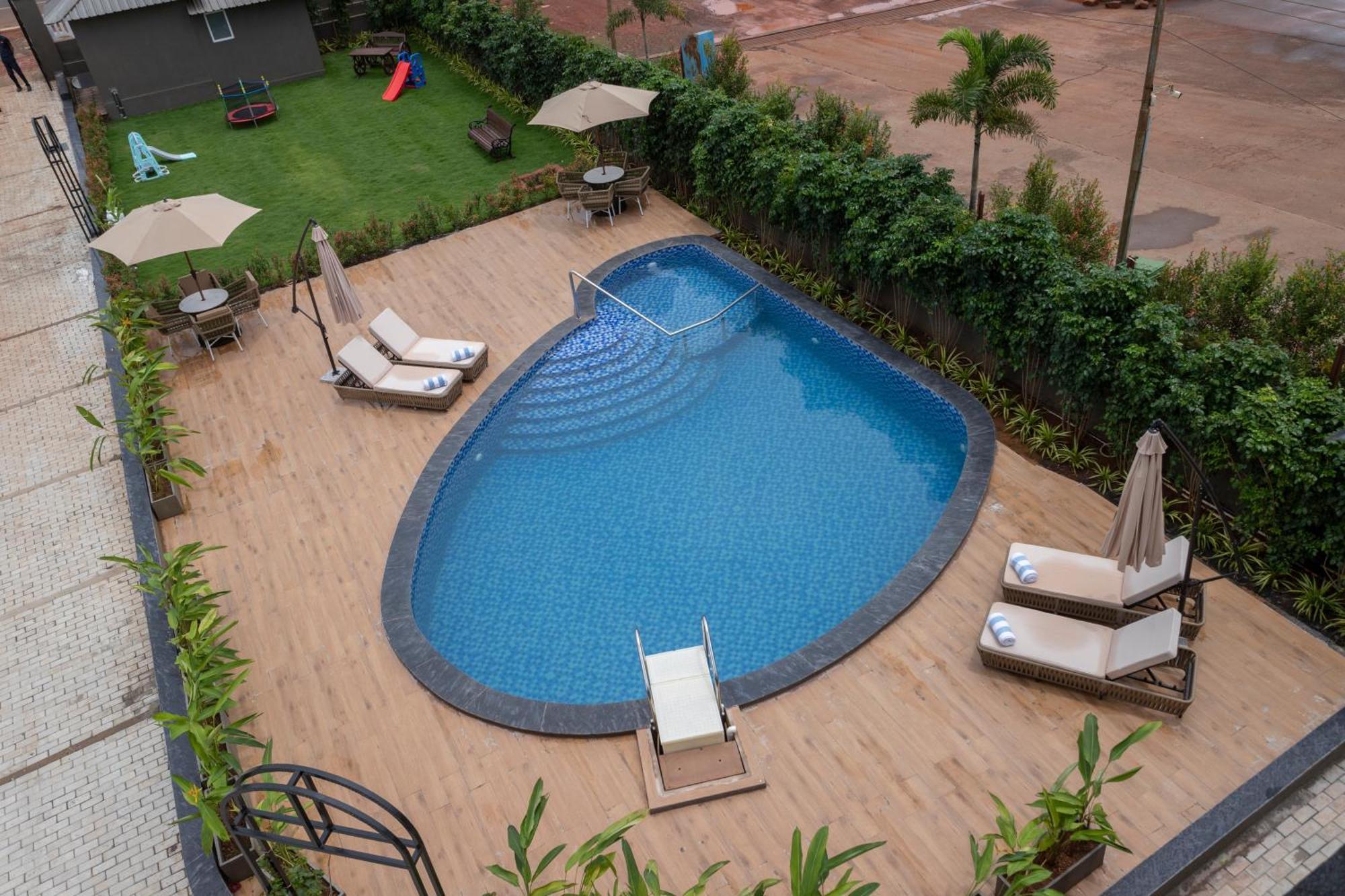 Stone Wood Hotel Amboli Amboli  Exteriör bild
