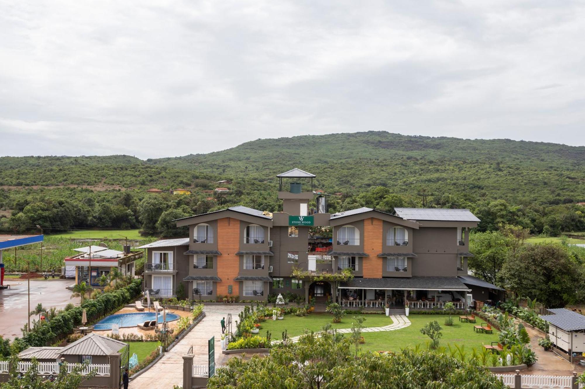 Stone Wood Hotel Amboli Amboli  Exteriör bild