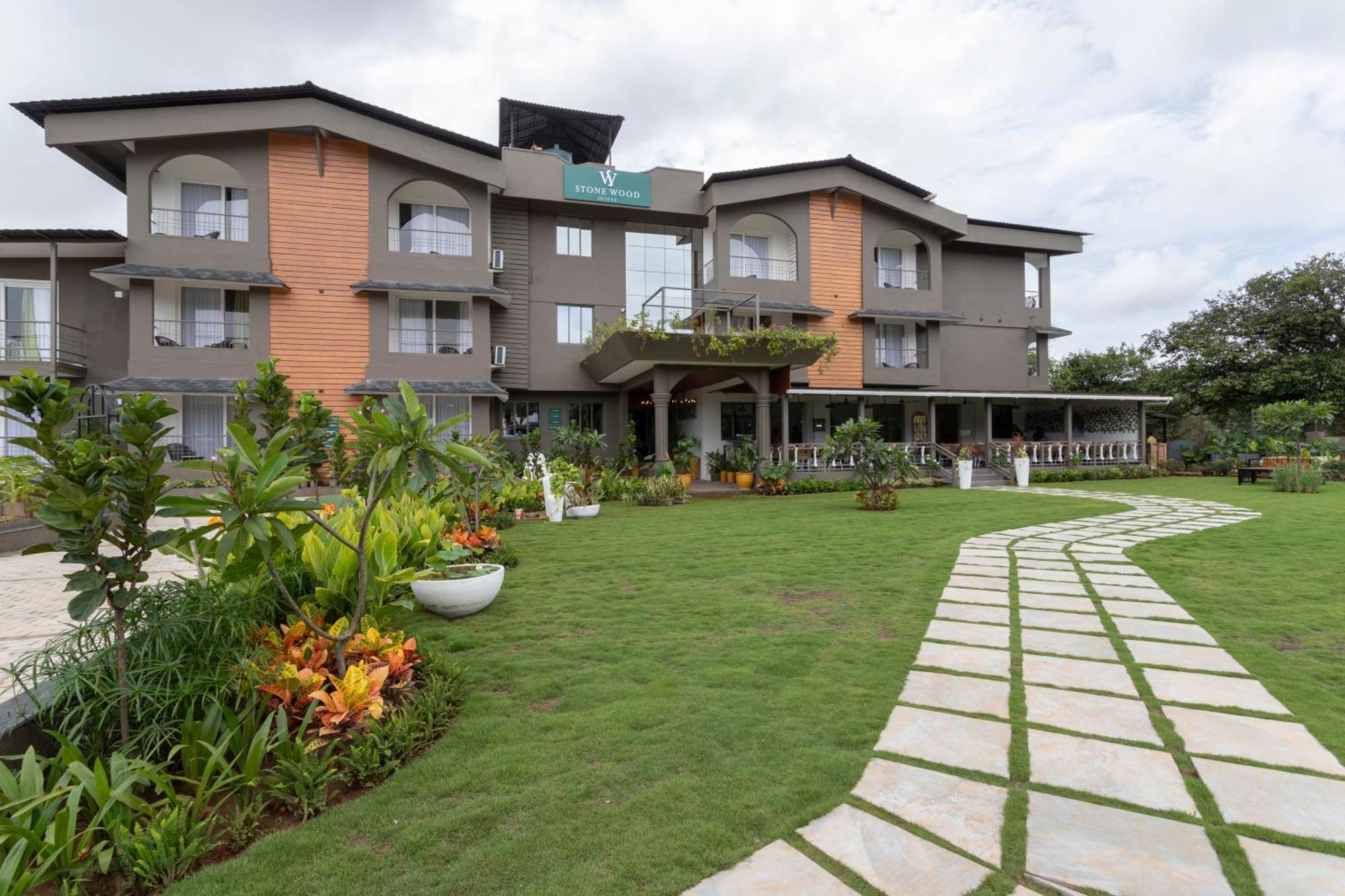 Stone Wood Hotel Amboli Amboli  Exteriör bild