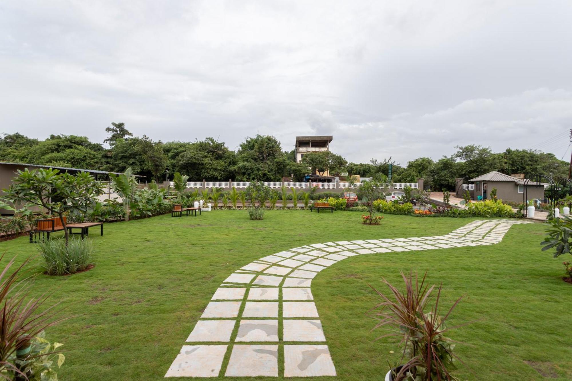 Stone Wood Hotel Amboli Amboli  Exteriör bild