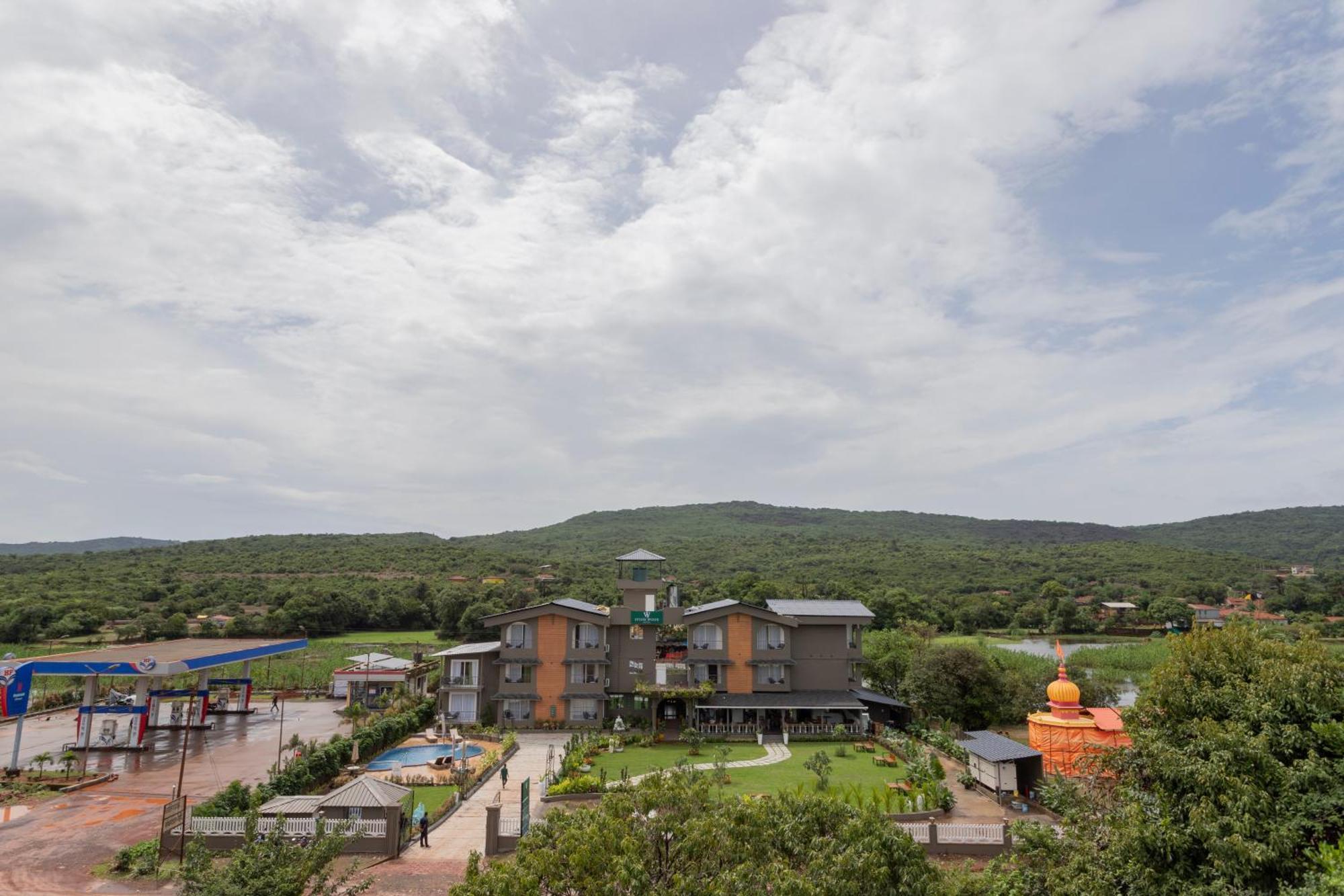 Stone Wood Hotel Amboli Amboli  Exteriör bild